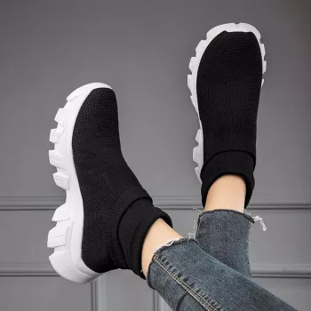 Breathable Women’s Slip-On Sneakers with Non-Slip Grip